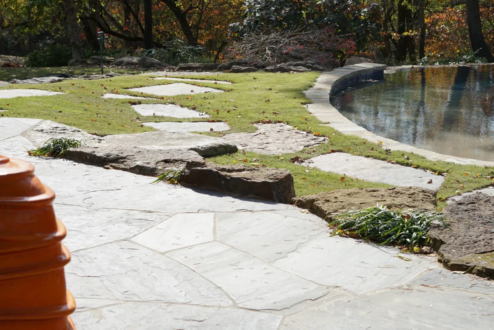 Gallery photos for Natural Stone Stepping Pads and Patio That Actually Fit the Yard: Image #1